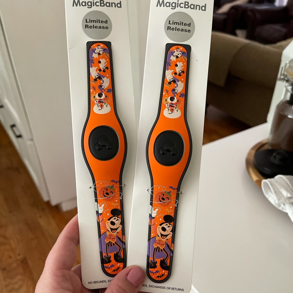NEW 2021 Limited Edition Halloween magic band